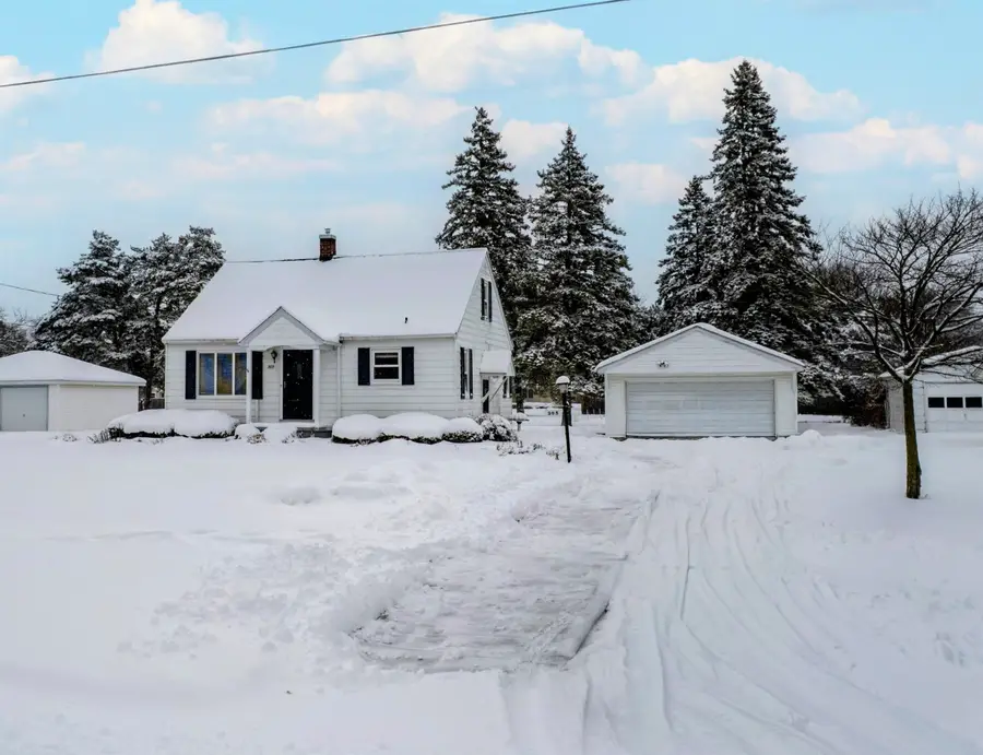 305 Renshar, Auburn, MI 48611 - Image #2