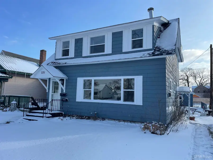 231 Ogden, Escanaba, MI 49829 - Image #3