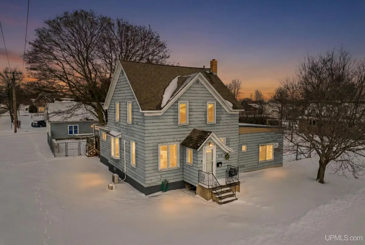 324 Michigan, Gladstone, MI 49837 - Image #1