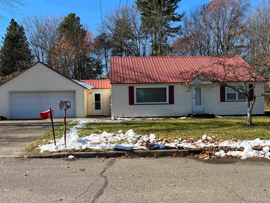 2015 Wetton, Marquette, MI 49855 - Image #2