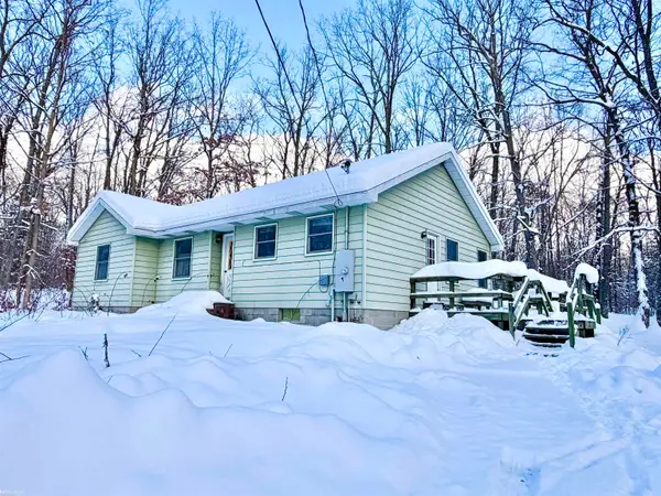 8404 N Dead Stream, Roscommon, MI 48653