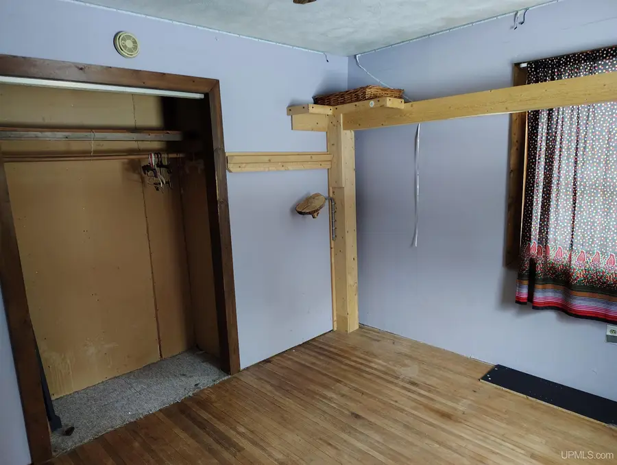 6031 27.15, Gladstone, MI 49837 - Image #2