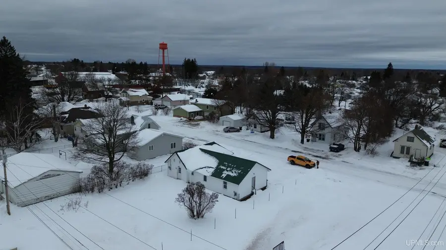 422 E A, Newberry, MI 49868 - Image #2