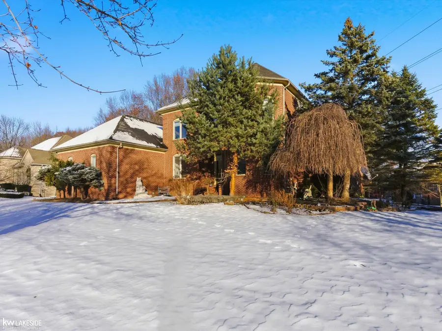 53792 Dominique, Shelby Township, MI 48315 - #2