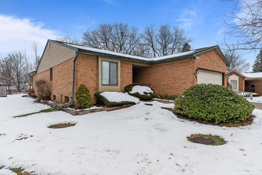 451 Sandehurst, Grand Blanc, MI 48439 - Image #2