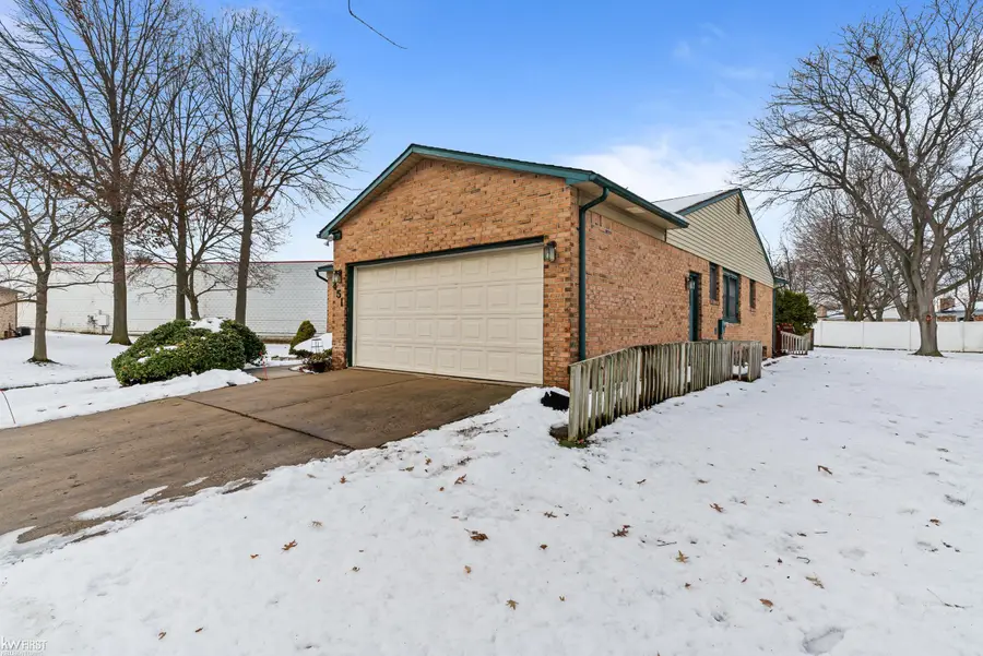 451 Sandehurst, Grand Blanc, MI 48439 - Image #3