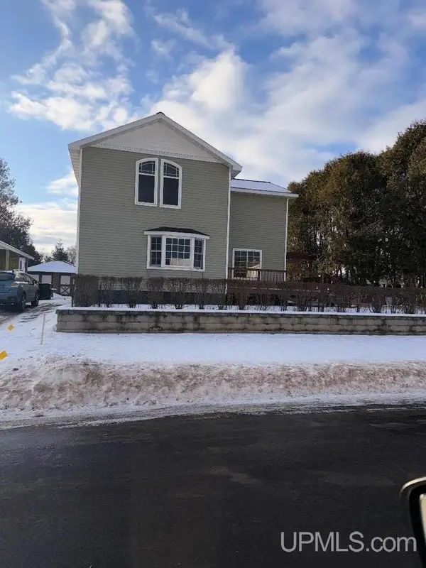 1003 W A, Iron Mountain, MI 49801