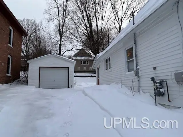 607 W Edwards, Houghton, MI 49931 - Image #3
