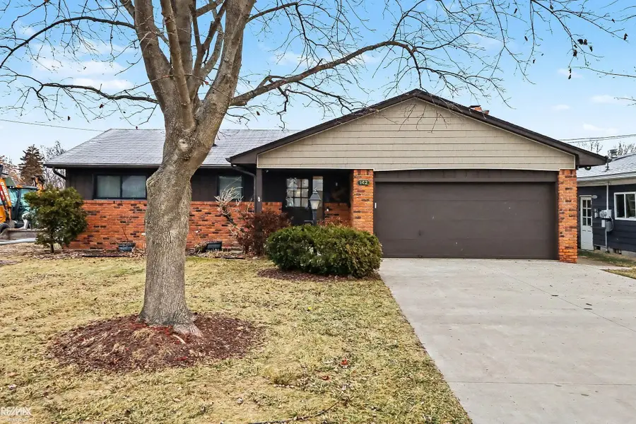 142 Channelsyde Dr, Algonac, MI 48001 - #2