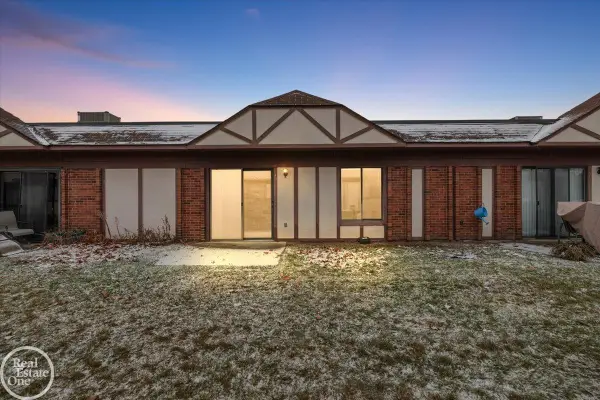 29900 N Grand Oaks #Bldg A, Unit 30M, Warren, MI 48092