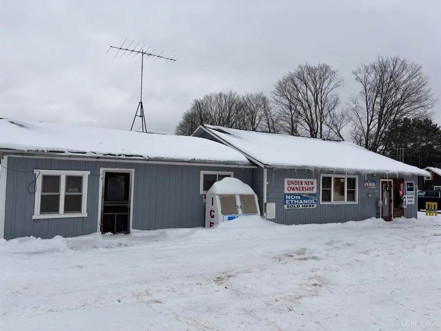 7706 Hiawatha Trl, Naubinway, MI 49762 - Image #2