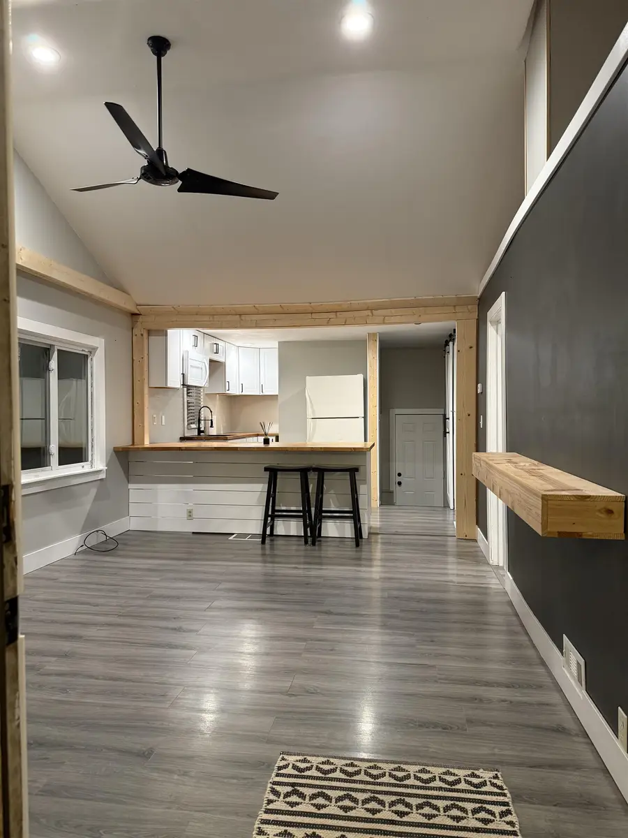 2117 E Schumacher, Burton, MI 48529 - #2