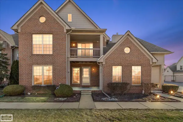 28737 Sheffield Ct, Chesterfield Twp, MI 48047