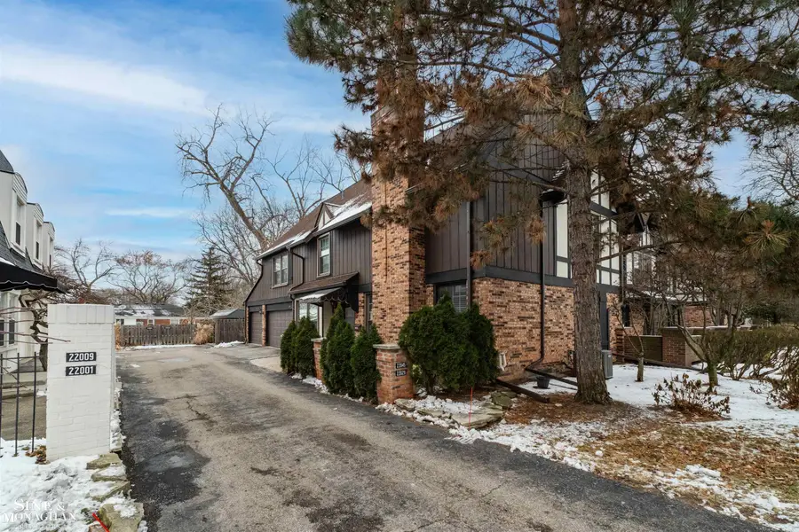 22029 Shore Pointe, Saint Clair Shores, MI 48080 - Image #2