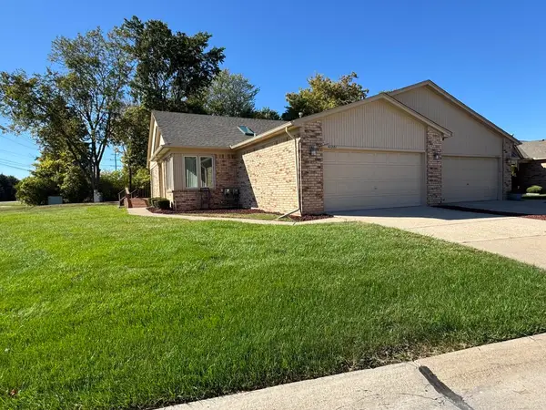41201 Whispering Oaks, Clinton Township, MI 48038