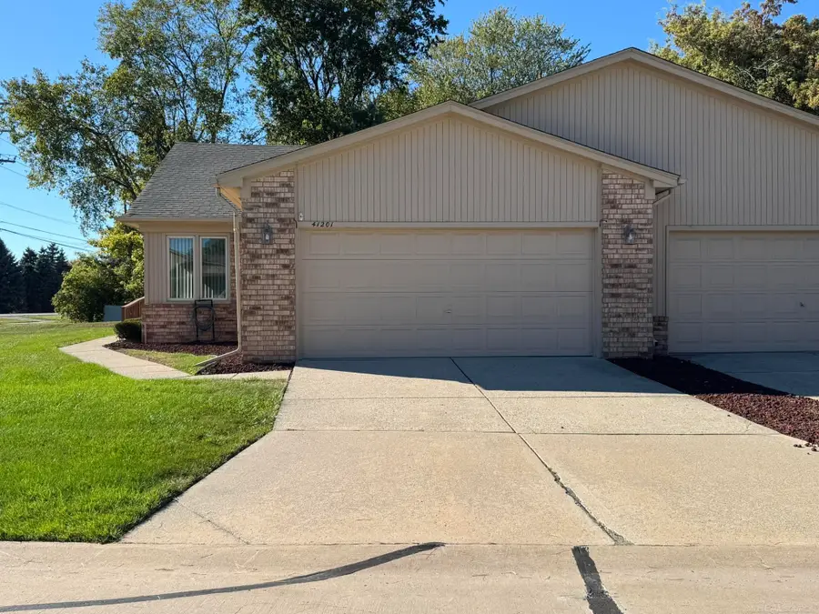 41201 Whispering Oaks, Clinton Township, MI 48038 - Image #2