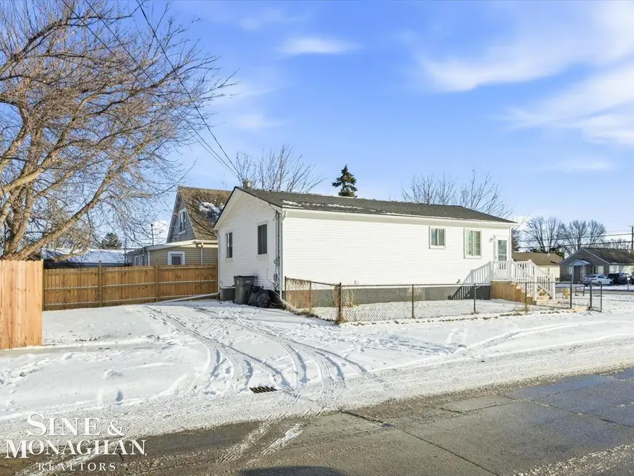 20411 E 14 Mile, Clinton Township, MI 48035 - Image #3