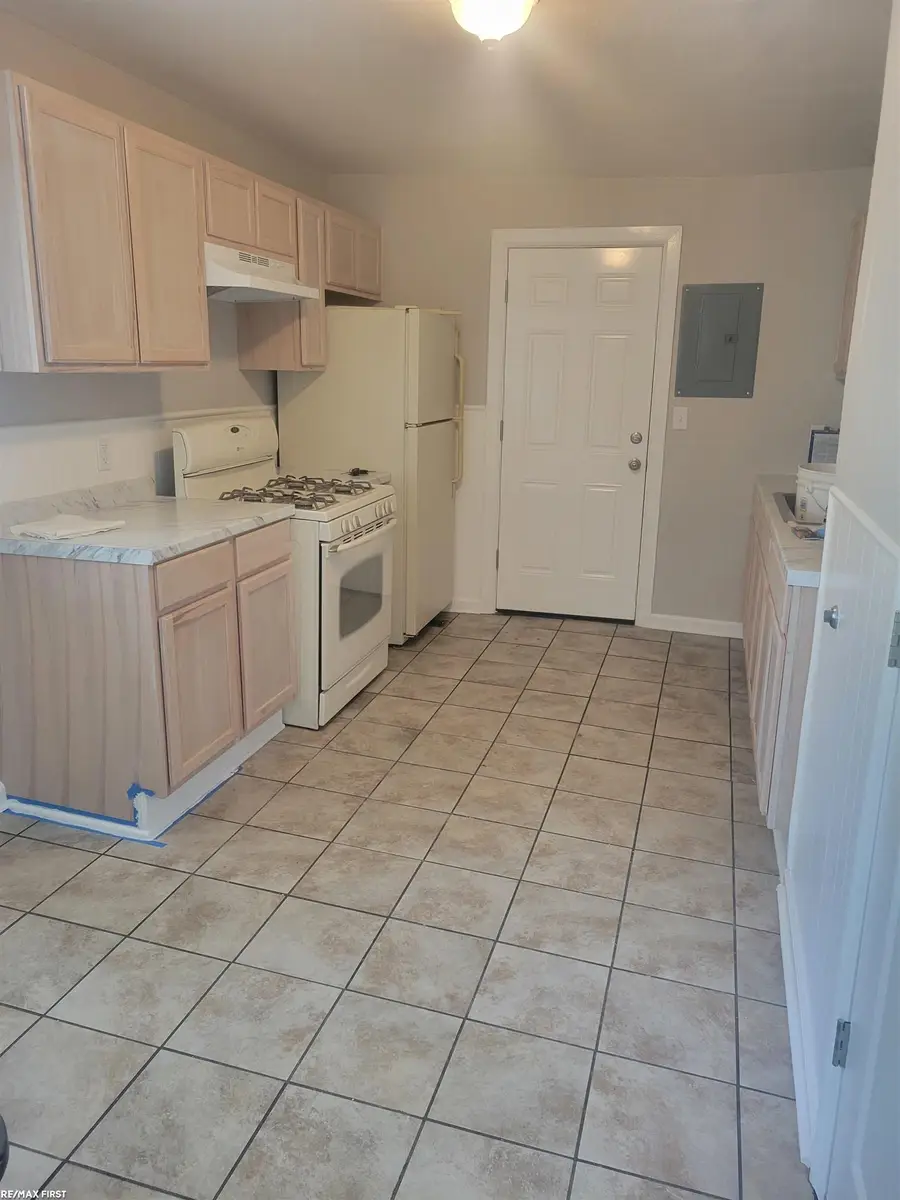 21441 Atlantic, Warren, MI 48091 - #3