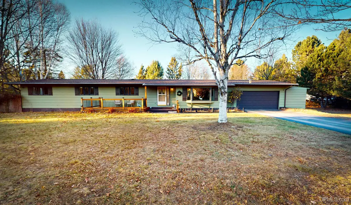 201 Cedar, Marquette, MI 49855 - Image #1