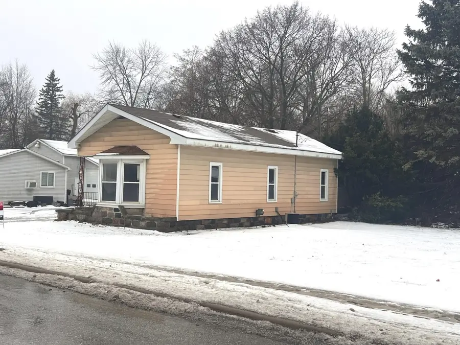 539 N Main, Perry, MI 48872 - #2