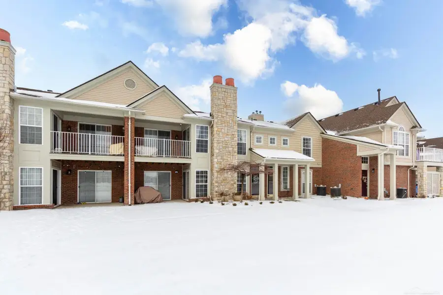 52196 Naugatuck, Macomb, MI 48042 - #2