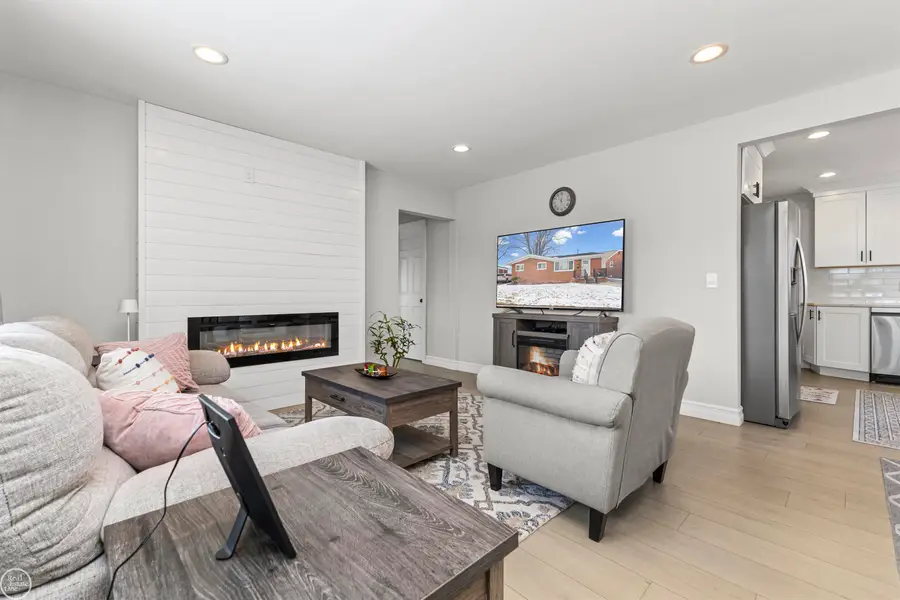 31233 Arrowhead, Saint Clair Shores, MI 48082 - Image #2