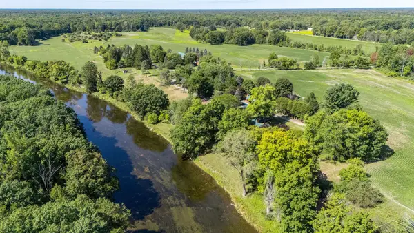 456/458 E Chippewa River, Midland, MI 48640