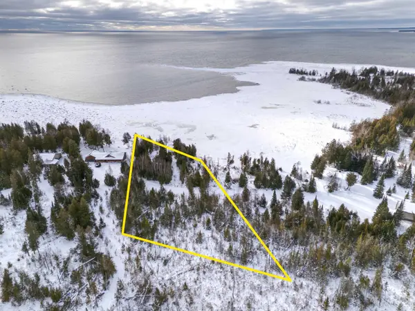 W Barque Point, Manistique, MI 49854