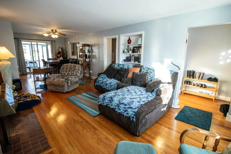 610 S Front, Chesaning, MI 48616 - #3