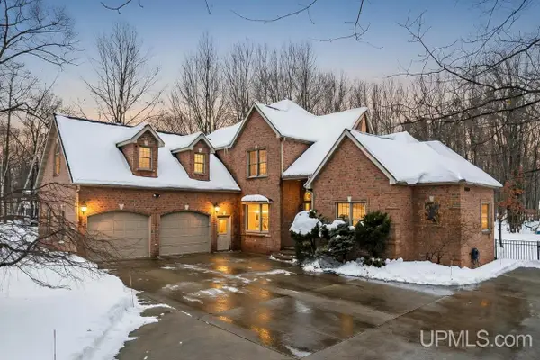 4 Aspen, Gladstone, MI 49837