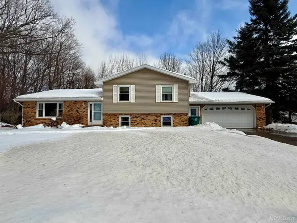18 Grove Hill Court, Marquette, MI 49855