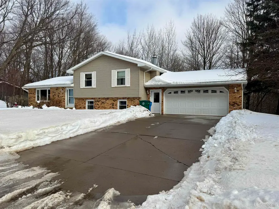 18 Grove Hill Court, Marquette, MI 49855 - Image #2