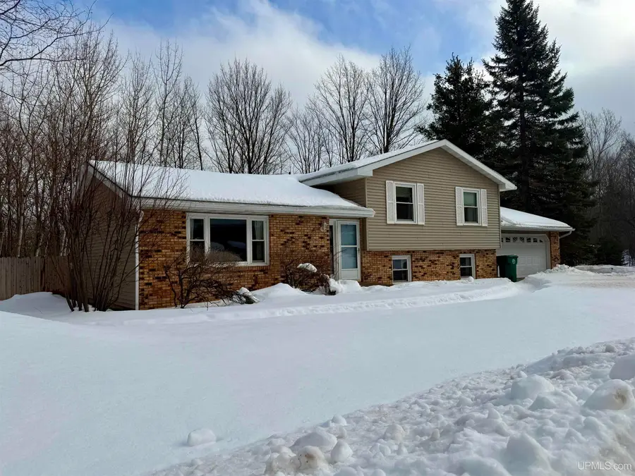 18 Grove Hill Court, Marquette, MI 49855 - Image #3