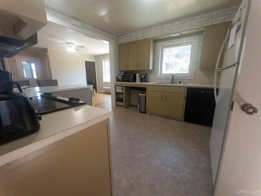 219 N Maple, Manistique, MI 49854 - Image #3