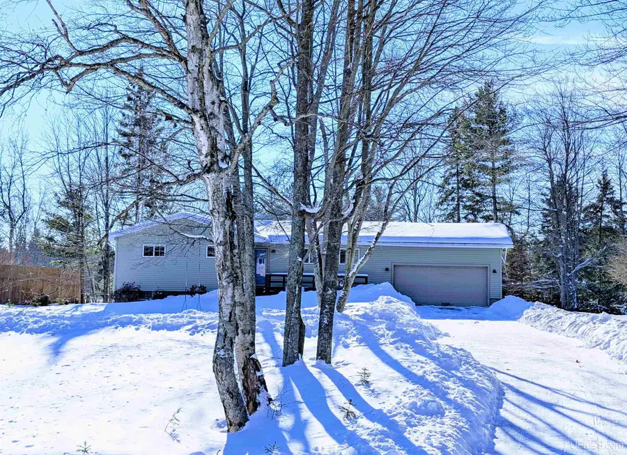 108 Riverdale, Marquette, MI 49855 - Image #2