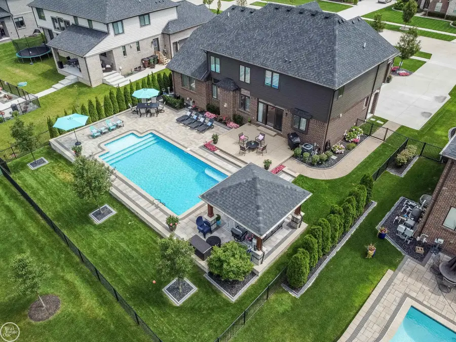 54581 Black Hills, Shelby Township, MI 48316 - Image #2