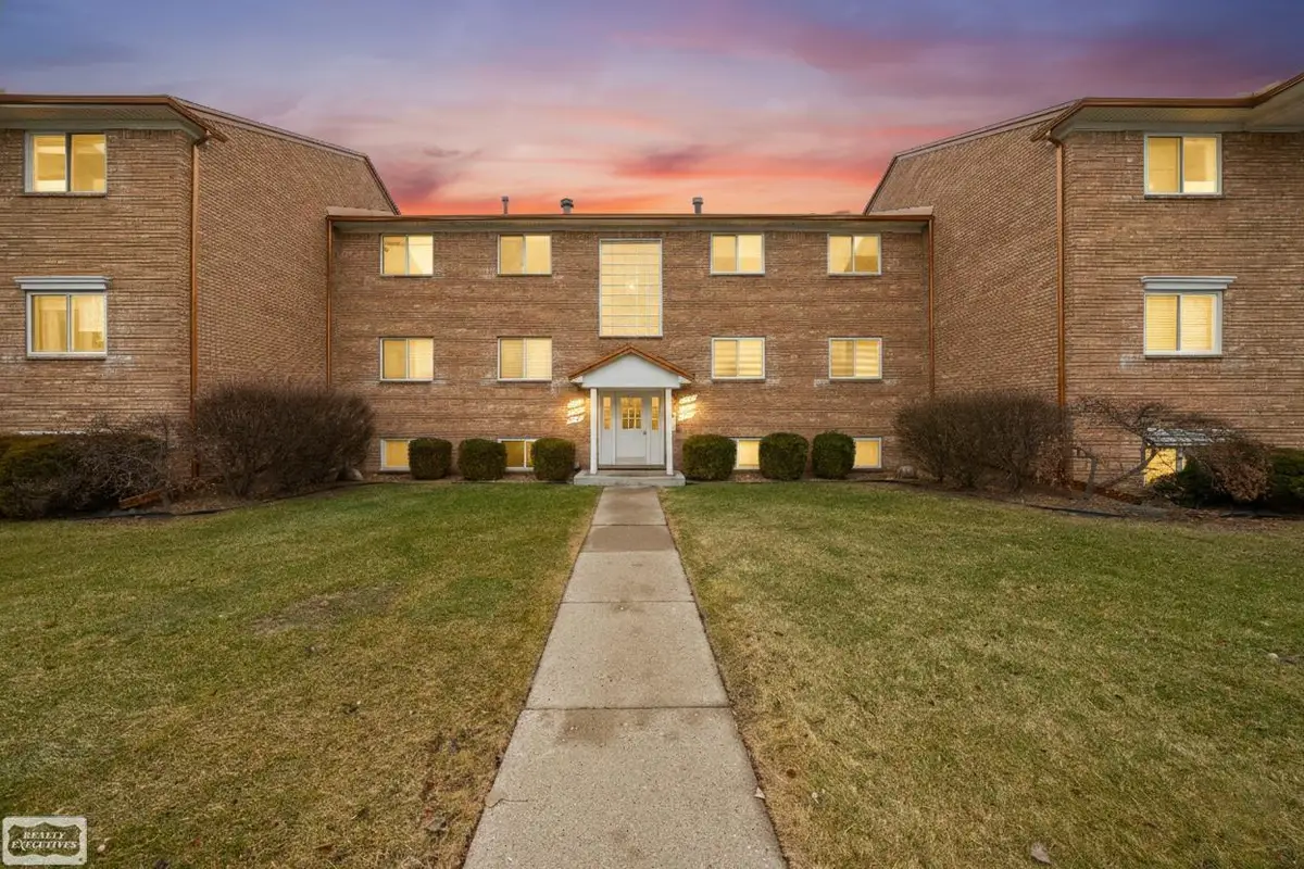 51304 Johns, New Baltimore, MI 48047 - Image #1