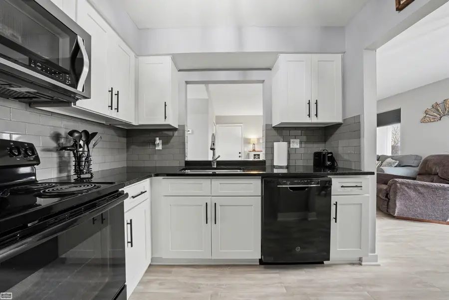 51304 Johns, New Baltimore, MI 48047 - Image #3