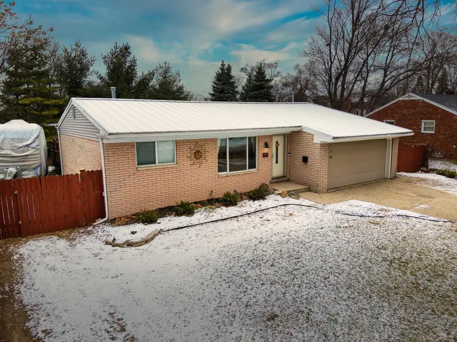 45077 Hecker, Utica, MI 48317 - Image #3