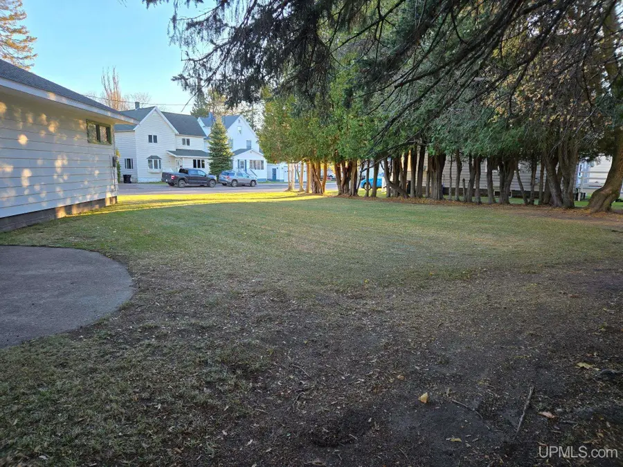 519 Lake Linden, Calumet, MI 49913 - Image #2