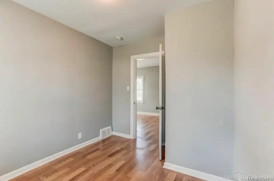 25680 Dodge, Roseville, MI 48066 - Image #2