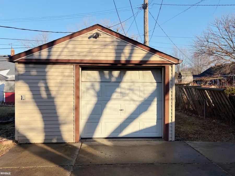 28034 Essex, Roseville, MI 48066 - #2