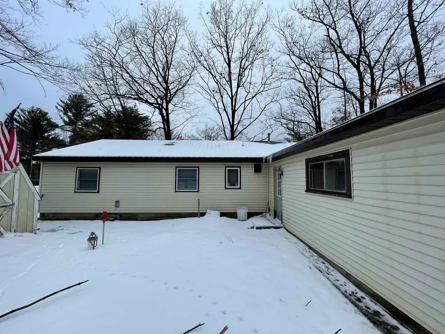 742 Lakeview, Harrison, MI 48625 - Image #2