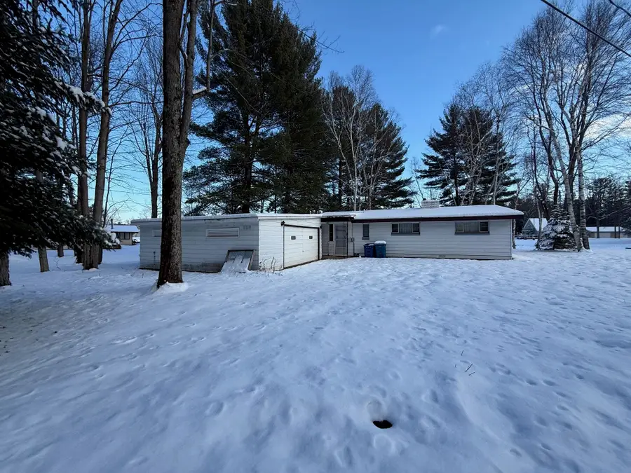3738 Pineland Point, Gladwin, MI 48624 - Image #2