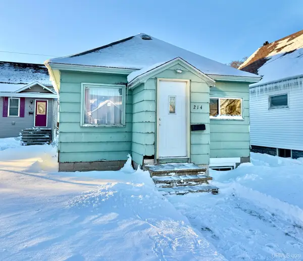 214 S 18th, Escanaba, MI 49829