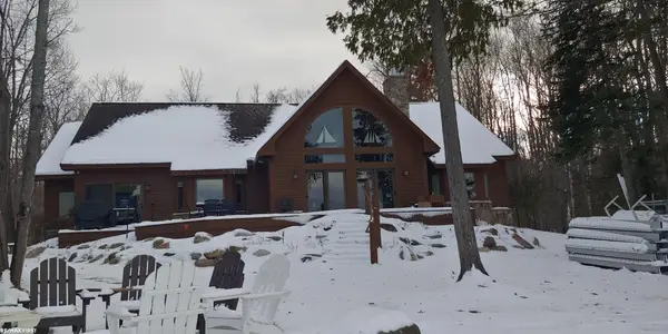 709 E Mullett, Indian River, MI 49749