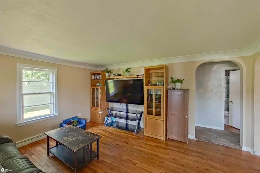296 S Saginaw, Montrose, MI 48457 - Image #2