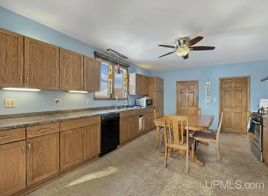 572 N 9th, Gladstone, MI 49837 - Image #2