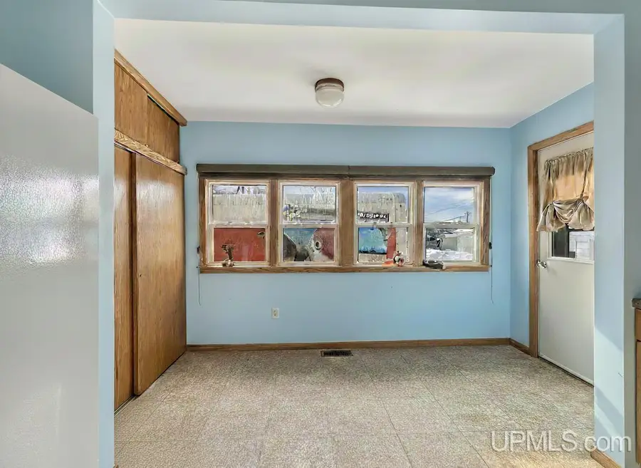 572 N 9th, Gladstone, MI 49837 - Image #3