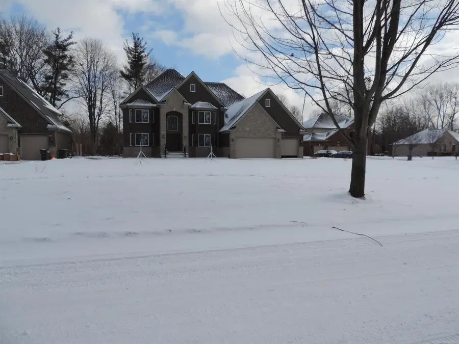 56350 Willow Creek, Shelby Township, MI 48316 - Image #2